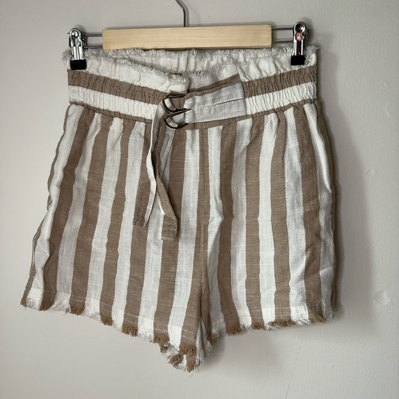 Umgee tans and white boardshorts - Picture 1 of 2